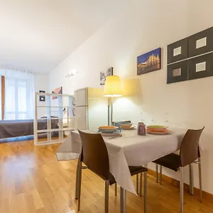 https://ap6-appartamento-in-zona-duomo.italymilanhotels.net